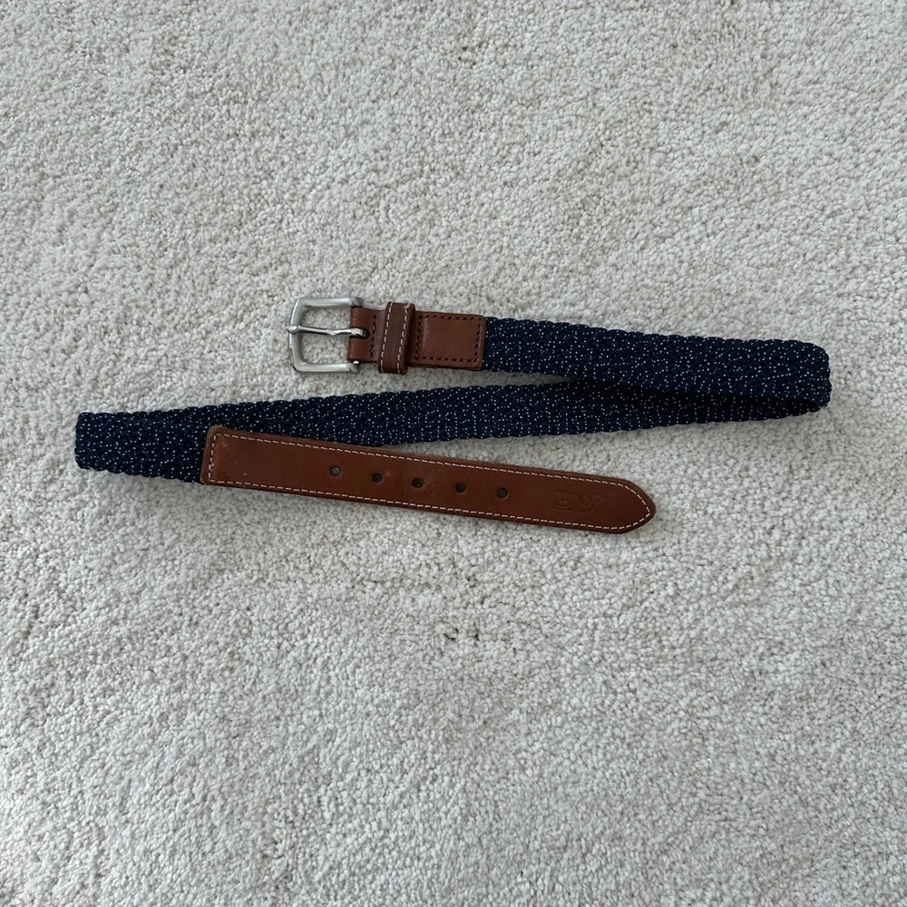 Boys size 26 Vineyard Vines Navy and White stretchy braided belt